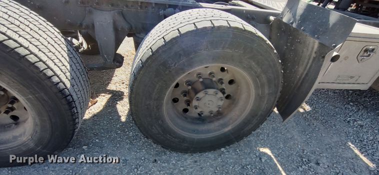 image for item LP9160 2018 Freightliner Cascadia 125  semi truck