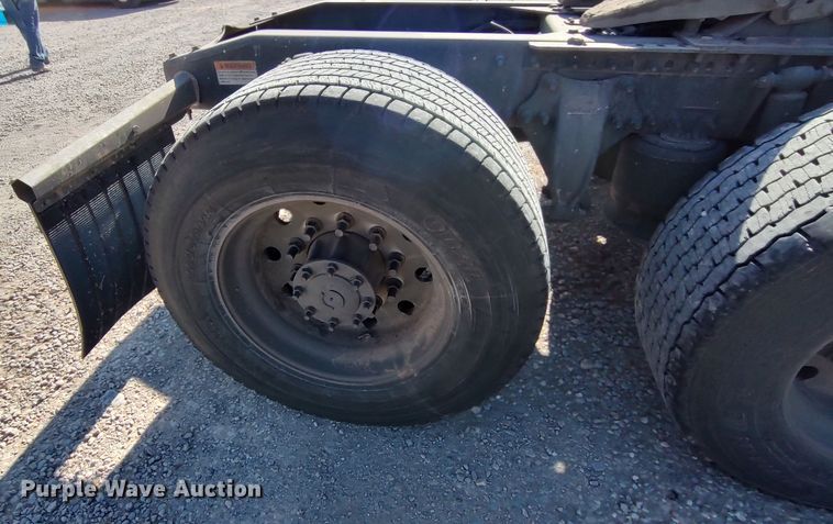 image for item LP9160 2018 Freightliner Cascadia 125  semi truck