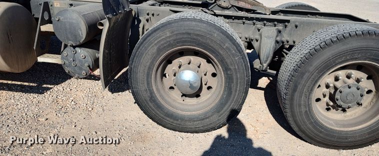 image for item LP9160 2018 Freightliner Cascadia 125  semi truck