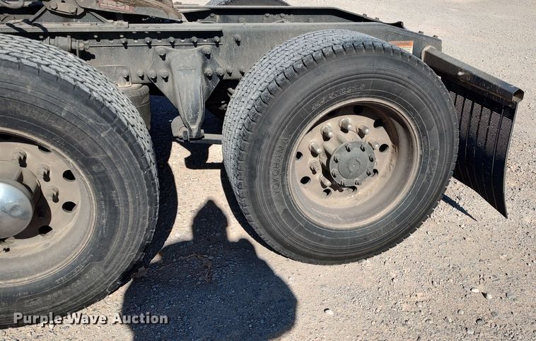 image for item LP9160 2018 Freightliner Cascadia 125  semi truck