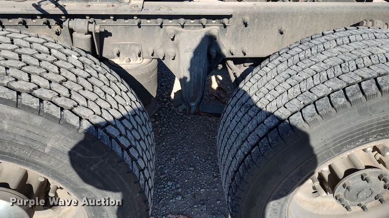 image for item LP9160 2018 Freightliner Cascadia 125  semi truck