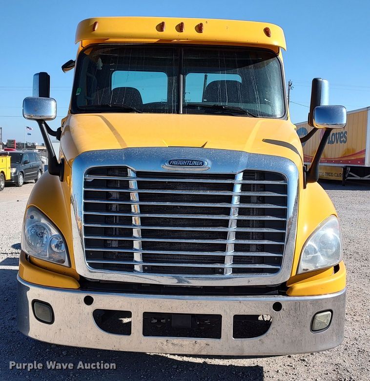 image for item LP9161 2018 Freightliner Cascadia 125  semi truck