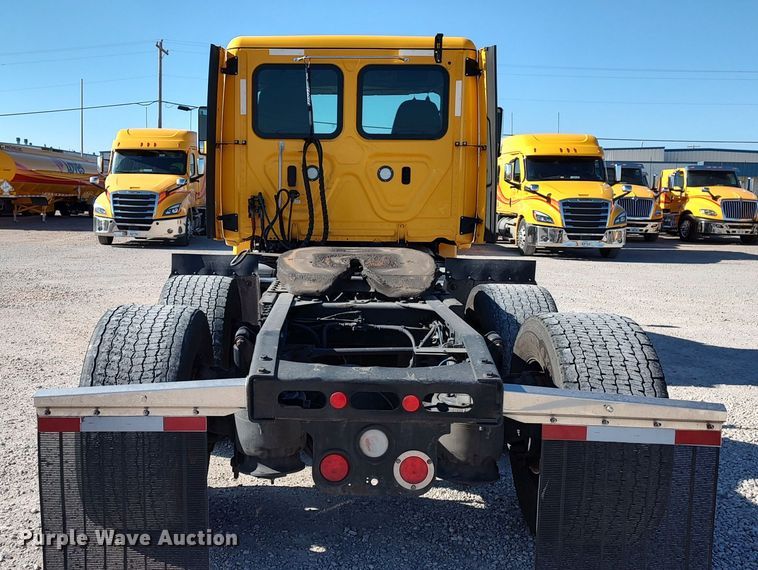 image for item LP9161 2018 Freightliner Cascadia 125  semi truck