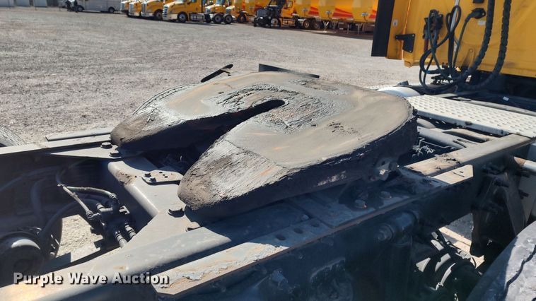 image for item LP9161 2018 Freightliner Cascadia 125  semi truck