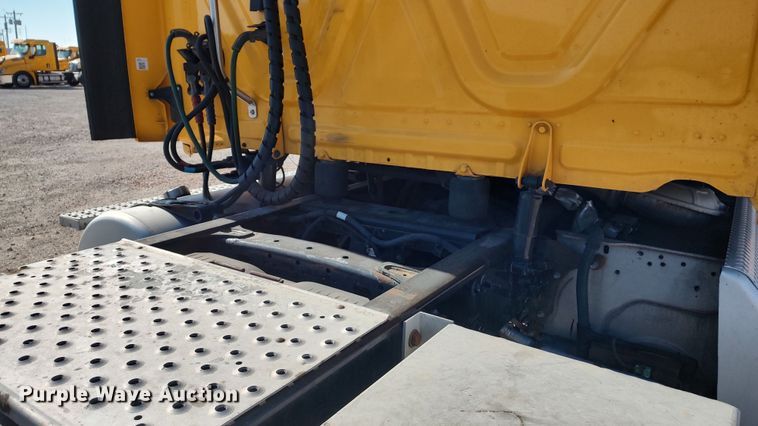 image for item LP9161 2018 Freightliner Cascadia 125  semi truck