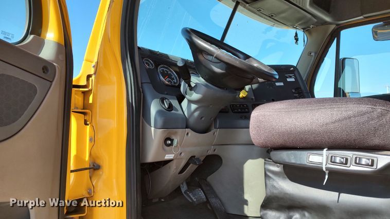 image for item LP9161 2018 Freightliner Cascadia 125  semi truck