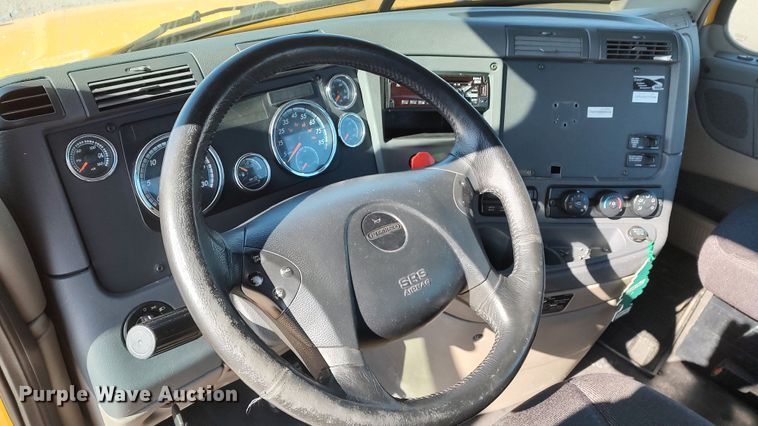 image for item LP9161 2018 Freightliner Cascadia 125  semi truck