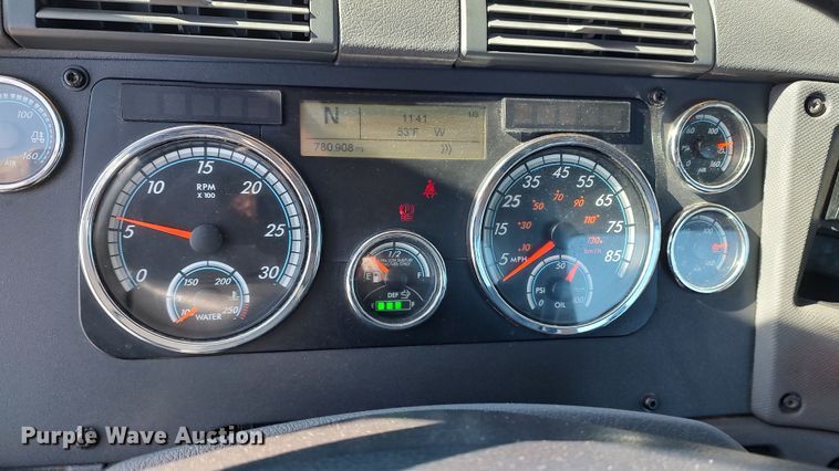 image for item LP9161 2018 Freightliner Cascadia 125  semi truck