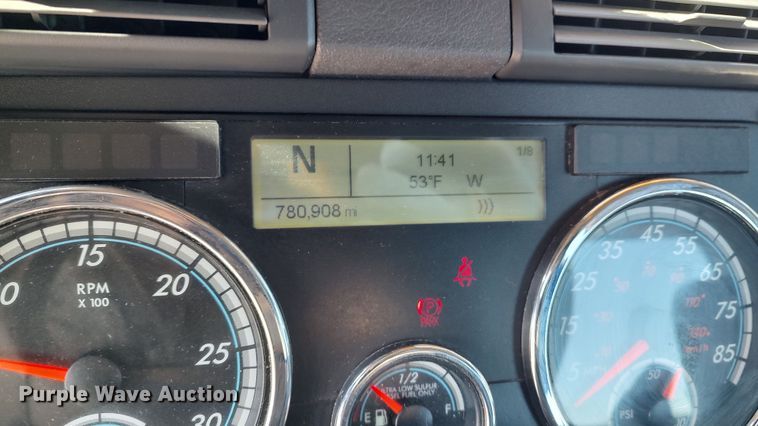 image for item LP9161 2018 Freightliner Cascadia 125  semi truck