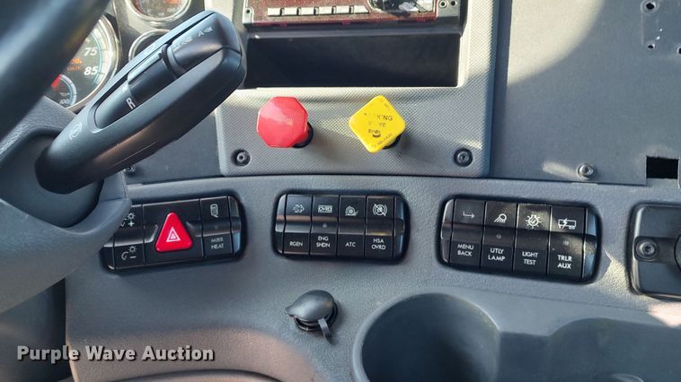 image for item LP9161 2018 Freightliner Cascadia 125  semi truck