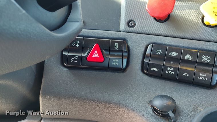 image for item LP9161 2018 Freightliner Cascadia 125  semi truck