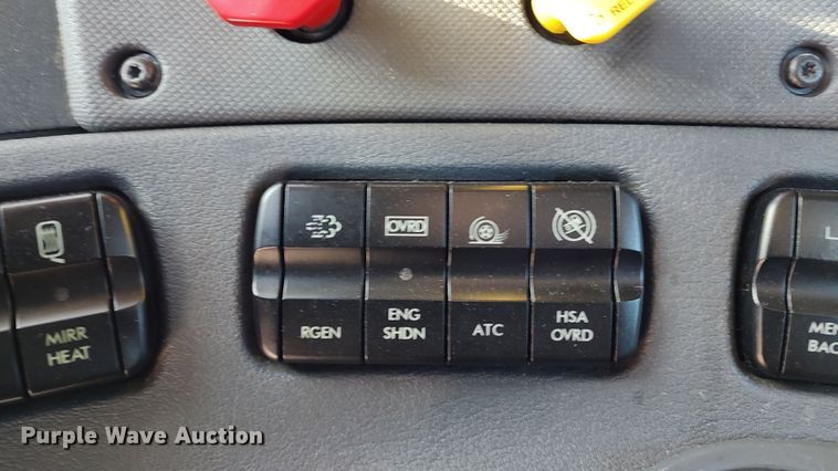 image for item LP9161 2018 Freightliner Cascadia 125  semi truck