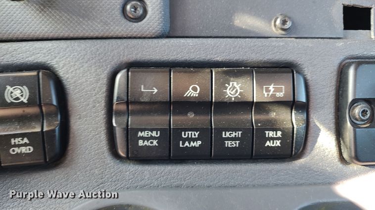 image for item LP9161 2018 Freightliner Cascadia 125  semi truck