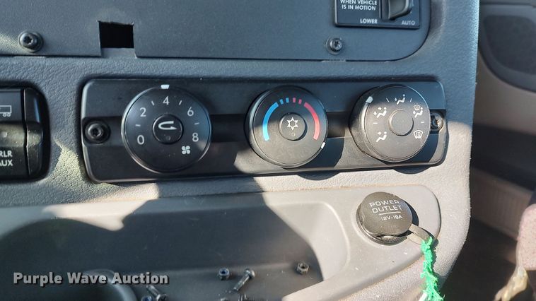 image for item LP9161 2018 Freightliner Cascadia 125  semi truck