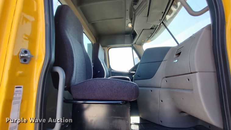 image for item LP9161 2018 Freightliner Cascadia 125  semi truck