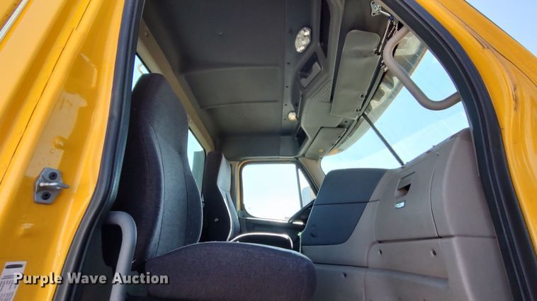 image for item LP9161 2018 Freightliner Cascadia 125  semi truck