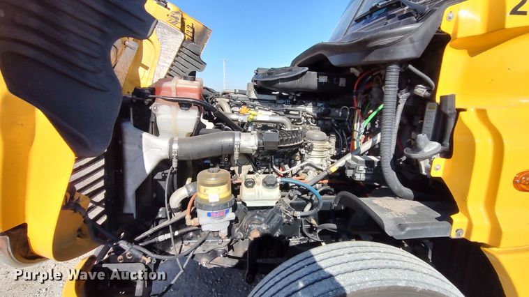 image for item LP9161 2018 Freightliner Cascadia 125  semi truck