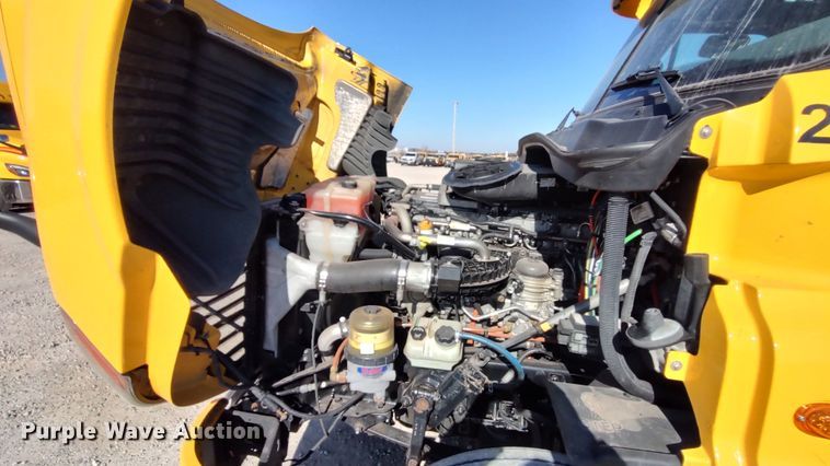 image for item LP9161 2018 Freightliner Cascadia 125  semi truck