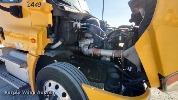 image for item LP9161 2018 Freightliner Cascadia 125  semi truck