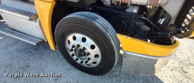 image for item LP9161 2018 Freightliner Cascadia 125  semi truck