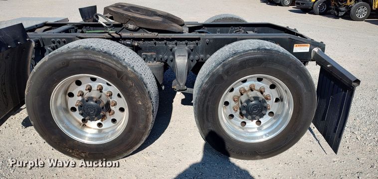 image for item LP9161 2018 Freightliner Cascadia 125  semi truck