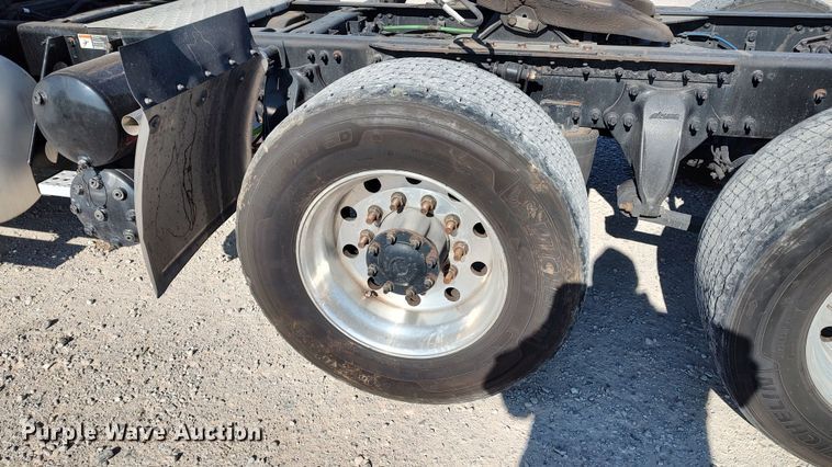 image for item LP9161 2018 Freightliner Cascadia 125  semi truck