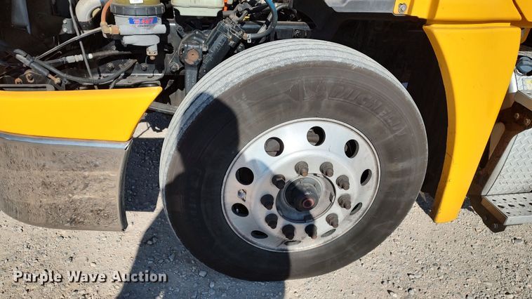 image for item LP9161 2018 Freightliner Cascadia 125  semi truck