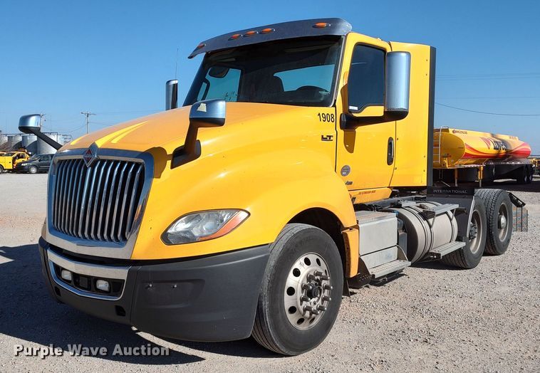 image for item LP9162 2019 International LT625  semi truck