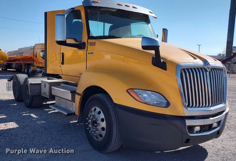 image for item LP9162 2019 International LT625  semi truck