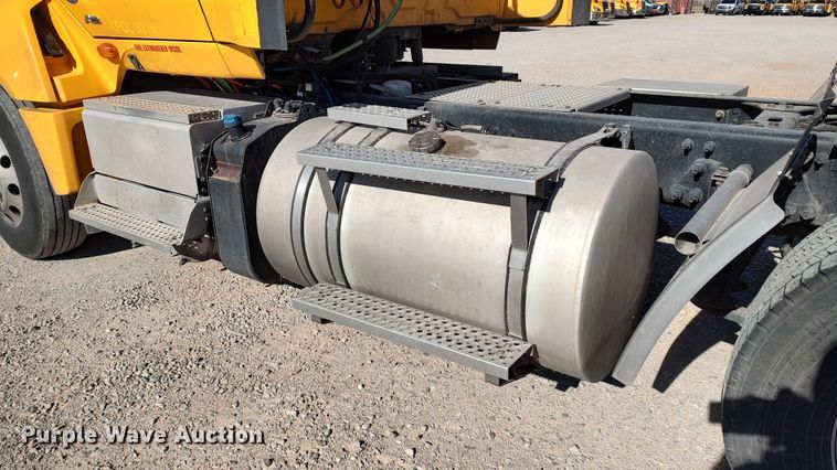 image for item LP9162 2019 International LT625  semi truck