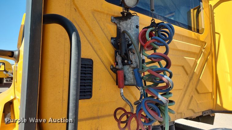 image for item LP9162 2019 International LT625  semi truck