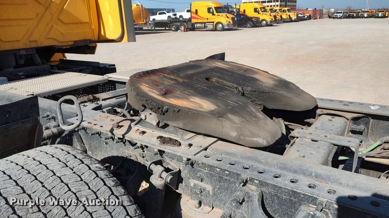 image for item LP9162 2019 International LT625  semi truck