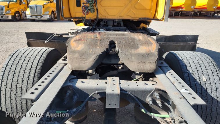 image for item LP9162 2019 International LT625  semi truck