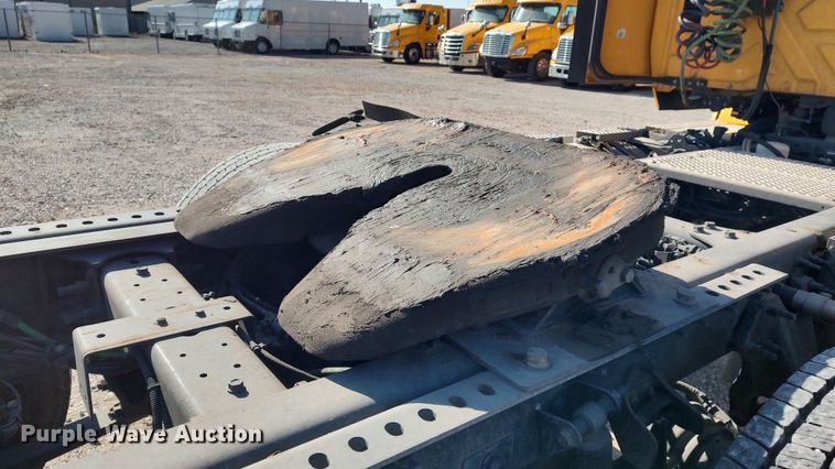 image for item LP9162 2019 International LT625  semi truck