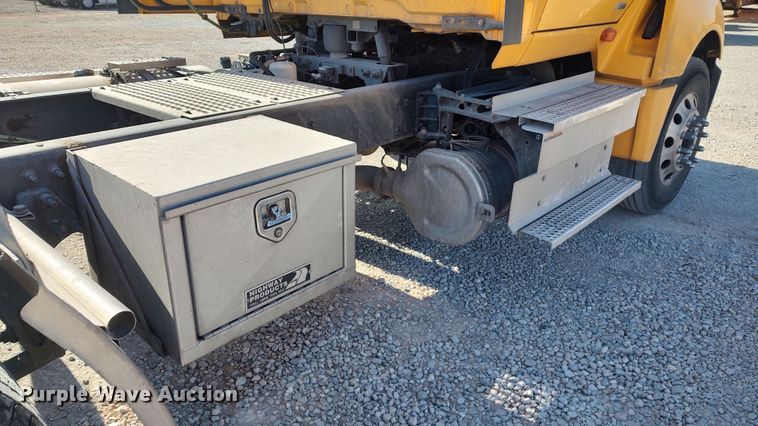 image for item LP9162 2019 International LT625  semi truck