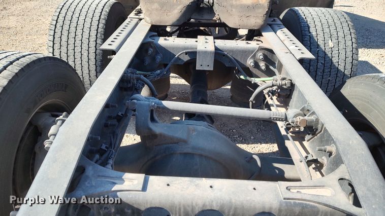 image for item LP9162 2019 International LT625  semi truck