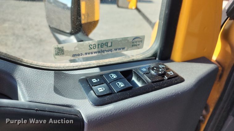 image for item LP9162 2019 International LT625  semi truck