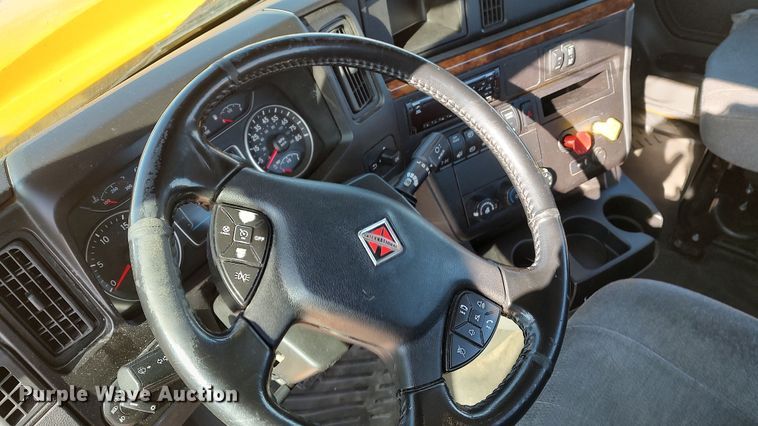 image for item LP9162 2019 International LT625  semi truck