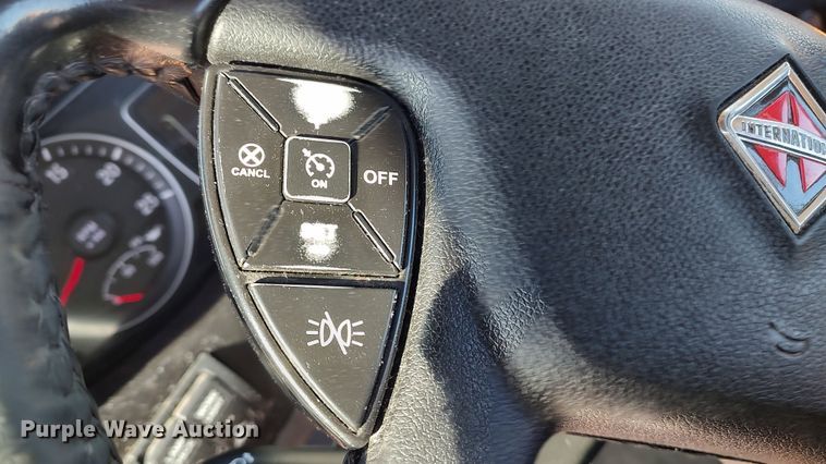 image for item LP9162 2019 International LT625  semi truck