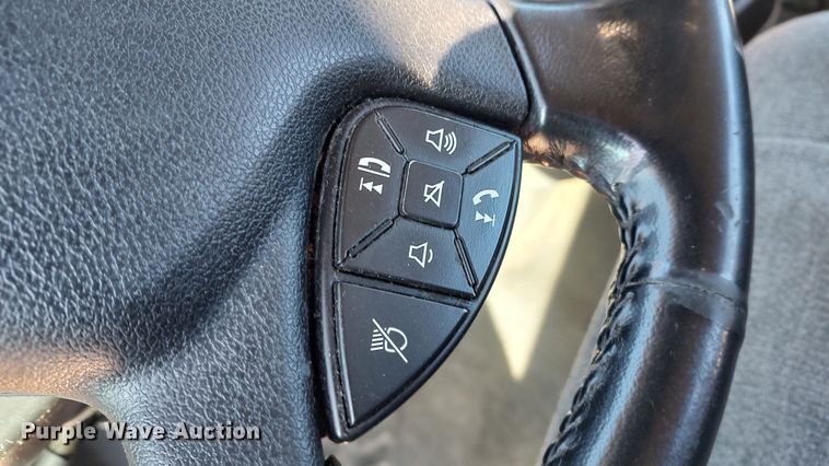 image for item LP9162 2019 International LT625  semi truck