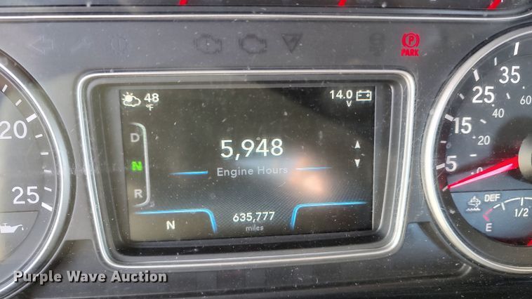 image for item LP9162 2019 International LT625  semi truck