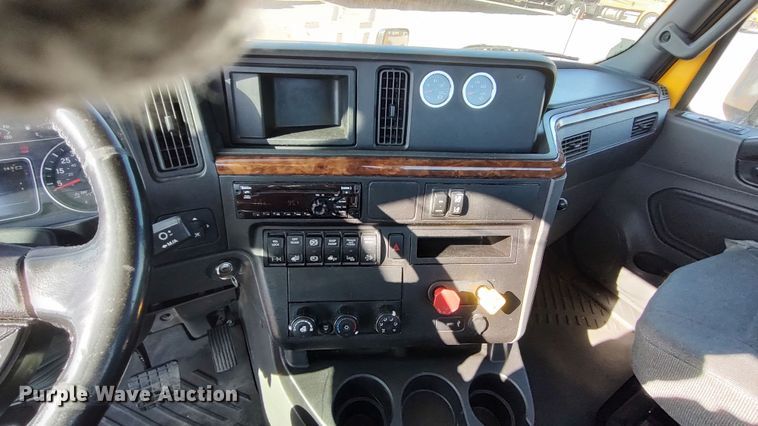 image for item LP9162 2019 International LT625  semi truck