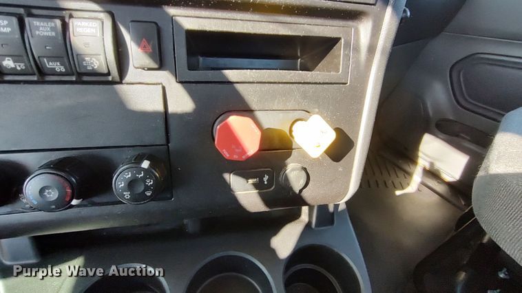 image for item LP9162 2019 International LT625  semi truck