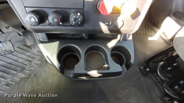 image for item LP9162 2019 International LT625  semi truck