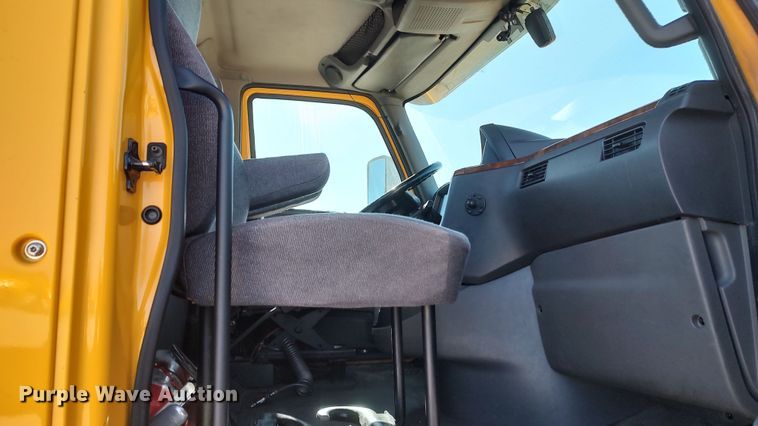 image for item LP9162 2019 International LT625  semi truck