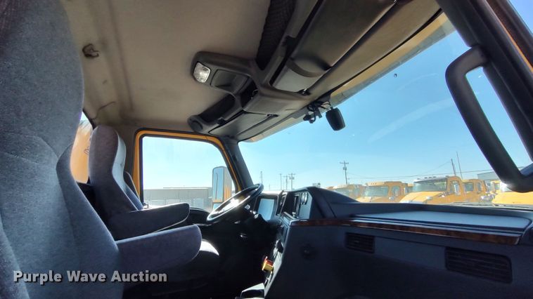 image for item LP9162 2019 International LT625  semi truck