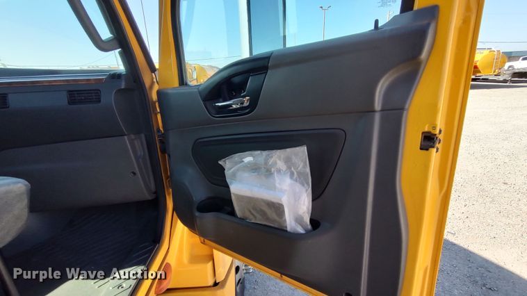 image for item LP9162 2019 International LT625  semi truck