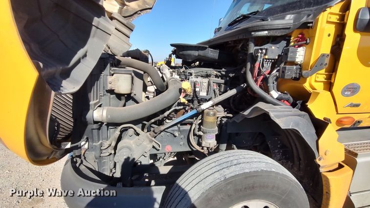 image for item LP9162 2019 International LT625  semi truck