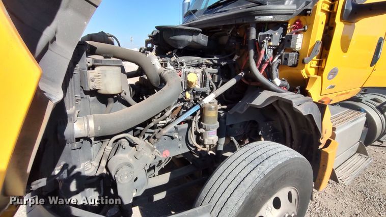 image for item LP9162 2019 International LT625  semi truck