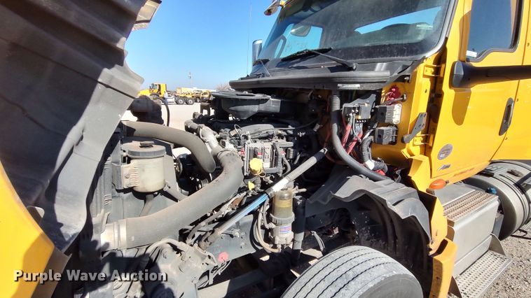 image for item LP9162 2019 International LT625  semi truck